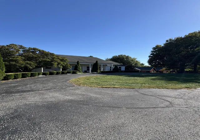 Photo 3 of Single family home for sale at 271 Fairway Dr, Frankfort, KY 40601 | MLS# 26028037 | Listing updated on 2026-10-19