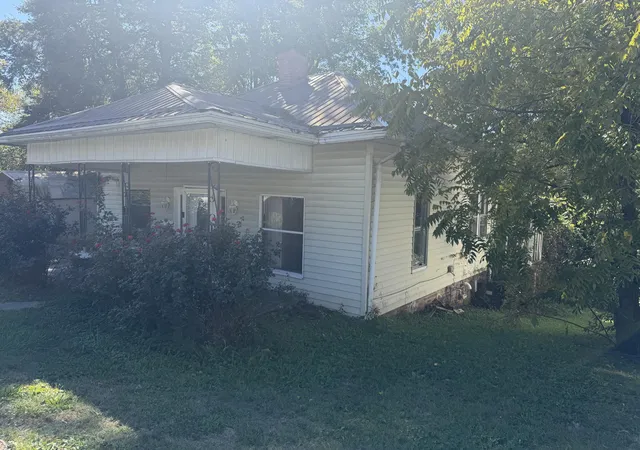 Photo 2 of Single family home for sale at 114 Jesson St, Corbin, KY 40701 | MLS# 26028544 | Listing updated on 2026-10-15