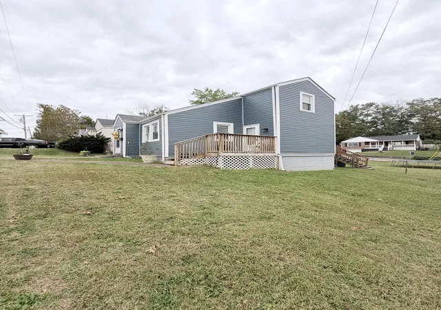 Photo 3 of Sale Pending at 520 College St, Winchester, KY 40391 | MLS# 26028060 | Listing updated on 2026-10-14