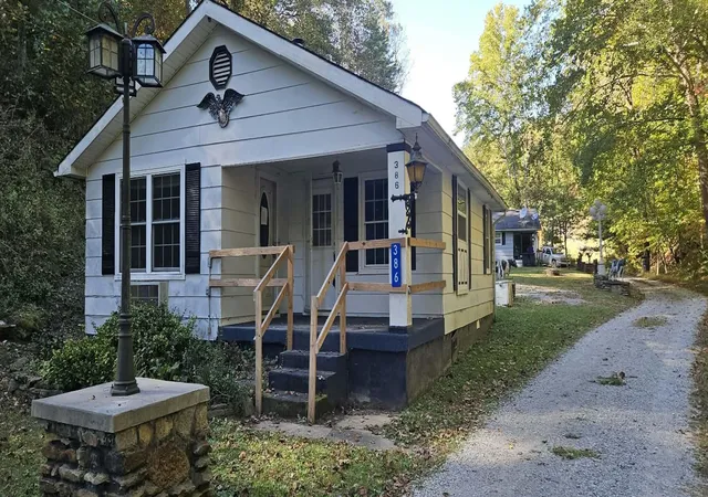 Photo 1 of Single family home for sale at 386 Mahaffey Holw Rd, Livingston, KY 40445 | MLS# 26028066 | Listing updated on 2026-10-15