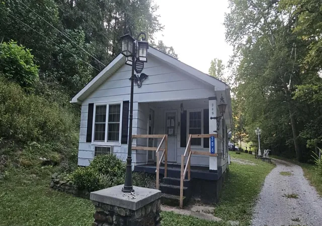 Photo 1 of Single family home for sale at 386 Mahaffey Holw Rd, Livingston, KY 40445 | MLS# 26028066 | Listing updated on 2026-10-15
