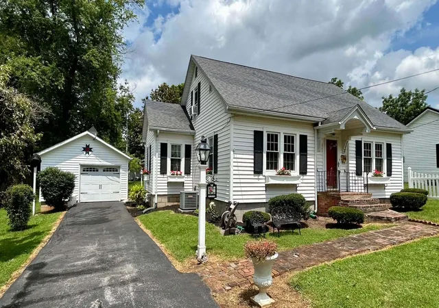Photo 1 of Single family home for sale at 113 Church St, Paris, KY 40361 | MLS# 26028078 | Listing updated on 2026-10-13