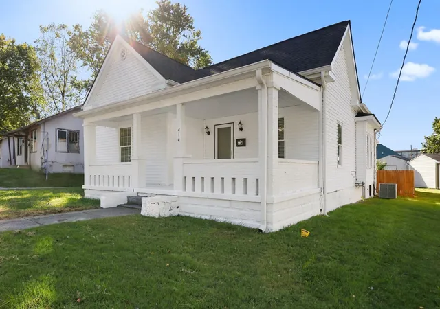 Photo 2 of Single family home for sale at 414 Adams St, Danville, KY 40422 | MLS# 26028113 | Listing updated on 2026-10-15