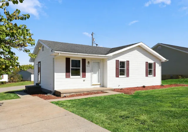 Photo 1 of Single family home for sale at 1328 Buckhorn Trl, Mount Sterling, KY 40353 | MLS# 26028130 | Listing updated on 2026-10-13