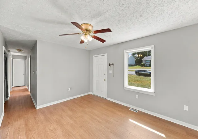 Photo 2 of Single family home for sale at 1328 Buckhorn Trl, Mount Sterling, KY 40353 | MLS# 26028130 | Listing updated on 2026-10-13