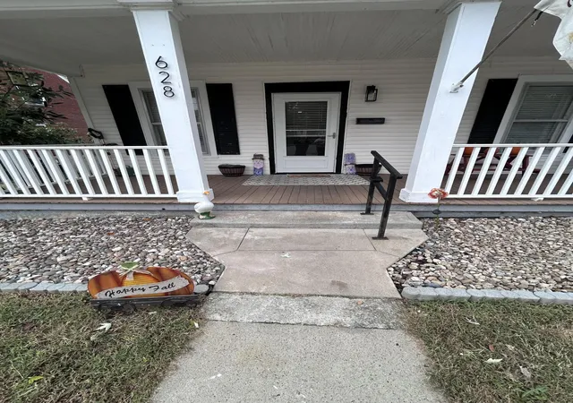 Photo 2 of Single family home for sale at 628 Beaumont Ave, Harrodsburg, KY 40330 | MLS# 26028247 | Listing updated on 2026-10-17