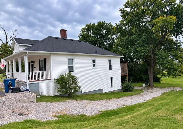 Photo 3 of Single family home for sale at 628 Beaumont Ave, Harrodsburg, KY 40330 | MLS# 26028247 | Listing updated on 2026-10-17