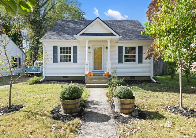 Photo 1 of Single family home for sale at 612 Sheridan Dr, Lexington, KY 40503 | MLS# 26028150 | Listing updated on 2026-10-19
