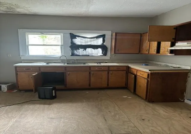 Photo 2 of Sale Pending at 305 W 3rd Street, Corbin, KY 40701 | MLS# 26028118 | Listing updated on 2026-10-12