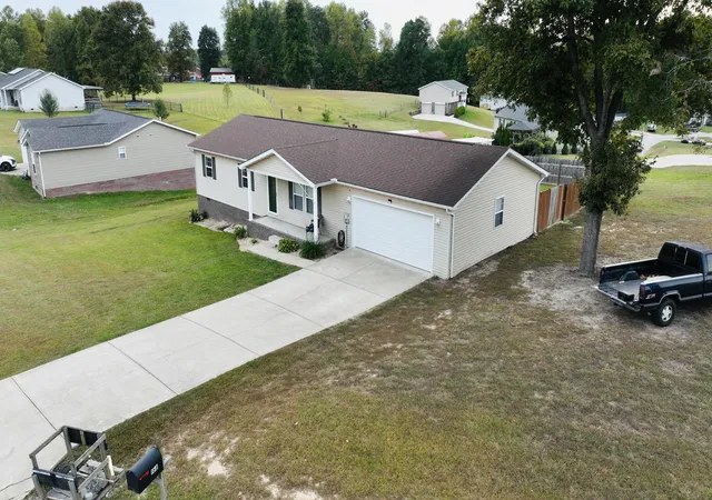 Photo 2 of Single family home for sale at 166 Hickory Ridge Dr, Corbin, KY 40701 | MLS# 26028234 | Listing updated on 2026-10-13
