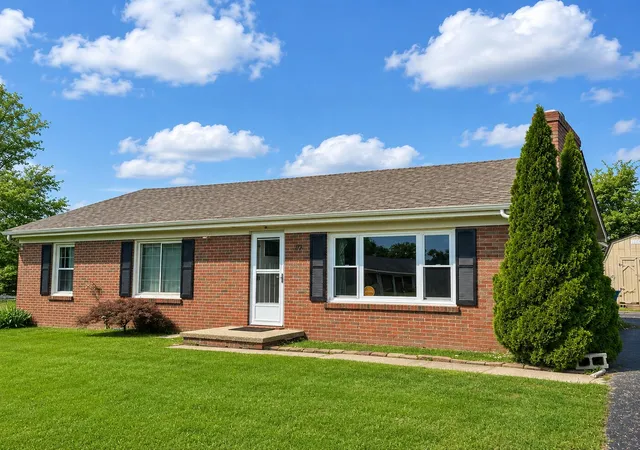 Photo 1 of Single family home for sale at 122 Sunset Hts, Winchester, KY 40391 | MLS# 26028125 | Listing updated on 2026-10-13