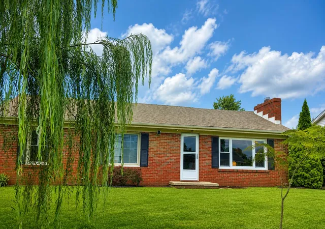 Photo 2 of Single family home for sale at 122 Sunset Hts, Winchester, KY 40391 | MLS# 26028125 | Listing updated on 2026-10-13