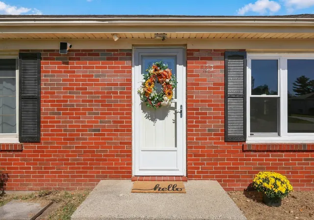 Photo 3 of Single family home for sale at 122 Sunset Hts, Winchester, KY 40391 | MLS# 26028125 | Listing updated on 2026-10-13