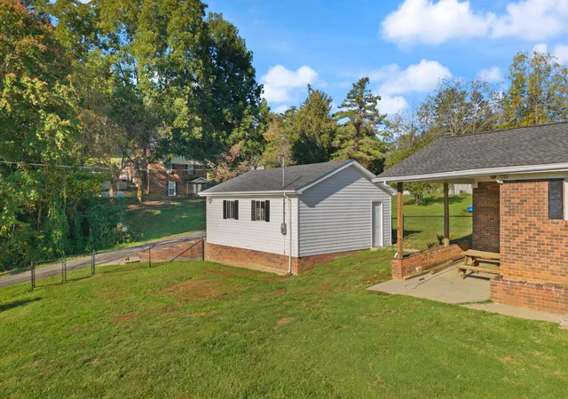Photo 3 of Single family home for sale at 600 Southwood Ests, Corbin, KY 40701 | MLS# 26028514 | Listing updated on 2026-10-14