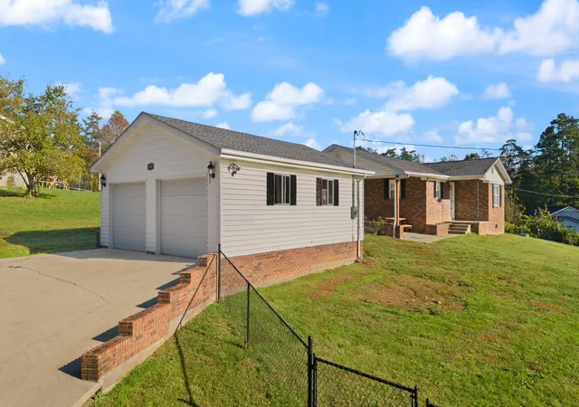 Photo 4 of Single family home for sale at 600 Southwood Ests, Corbin, KY 40701 | MLS# 26028514 | Listing updated on 2026-10-14