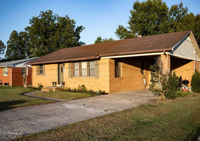 Photo 1 of Single family home for sale at 806 Mason St, Mayfield, KY 42066 | MLS# 26028761 | Listing updated on 2026-10-26
