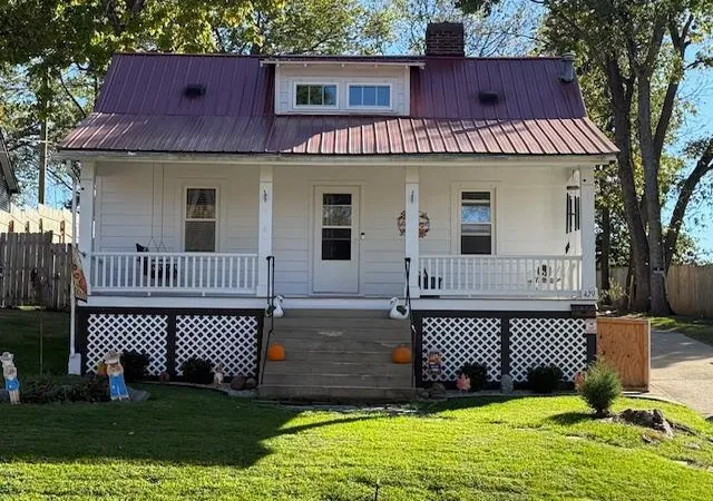Single family home for sale at 429 E Pleasant St, Cynthiana, KY 41031 | MLS# 26028196