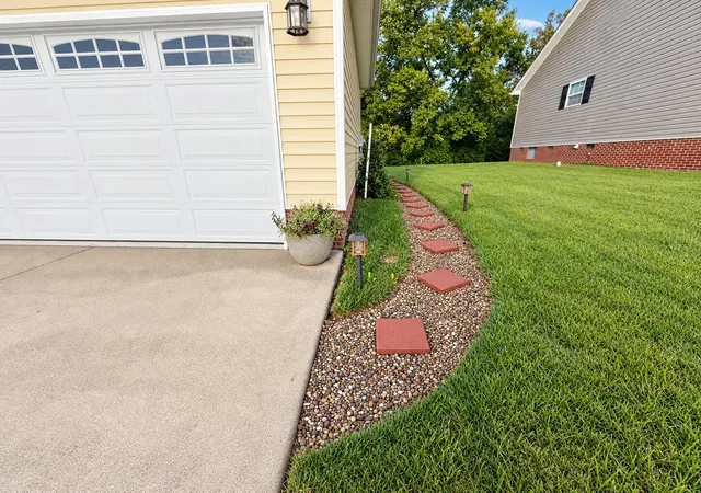 Photo 4 of Sale Pending at 464 Cresthill Dr, Harrodsburg, KY 40330 | MLS# 26028229 | Listing updated on 2026-10-18