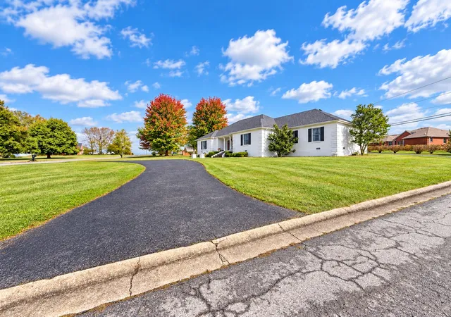 Photo 3 of Single family home for sale at 593 Harvest Ln, Harrodsburg, KY 40330 | MLS# 26028733 | Listing updated on 2026-10-20