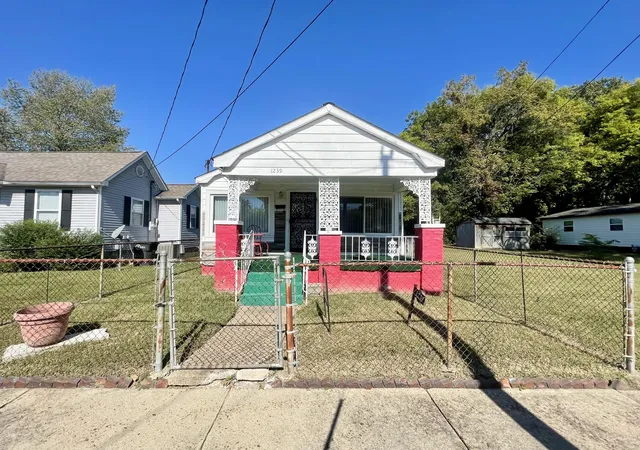 Photo 1 of Single family home for sale at 1239 Harrison St, Paducah, KY 42001 | MLS# 26028181 | Listing updated on 2026-10-23