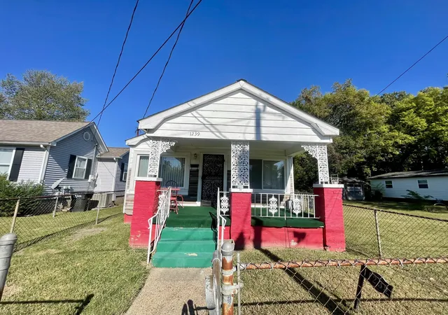 Photo 1 of Single family home for sale at 1239 Harrison St, Paducah, KY 42001 | MLS# 26028181 | Listing updated on 2026-10-23