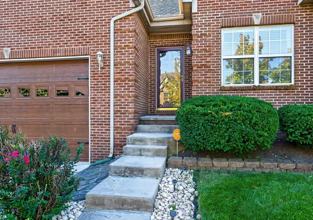Photo 2 of Single family home for sale at 2209 Dunhill Ln, Lexington, KY 40509 | MLS# 26028214 | Listing updated on 2026-10-18