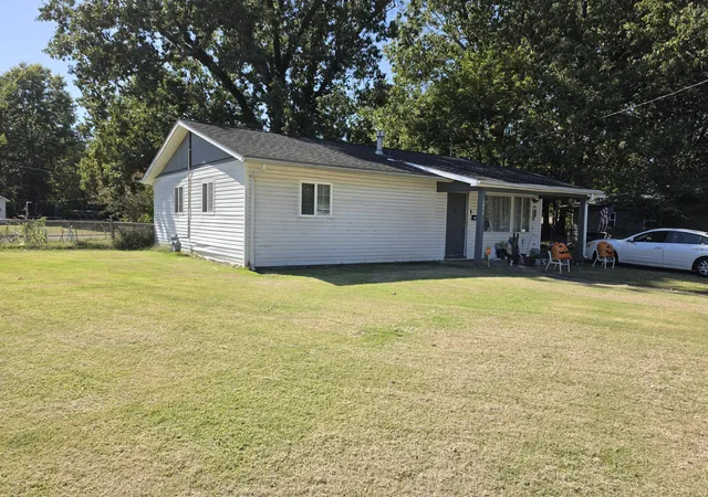 Single family home for sale at 1932 S 25th Street, Paducah, KY 42003 | MLS# 26028172