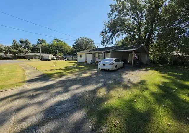 Photo 1 of Single family home for sale at 1932 S 25th Street, Paducah, KY 42003 | MLS# 26028172 | Listing updated on 2026-10-22