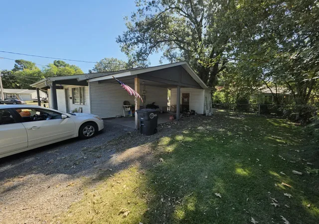 Photo 2 of Single family home for sale at 1932 S 25th Street, Paducah, KY 42003 | MLS# 26028172 | Listing updated on 2026-10-22