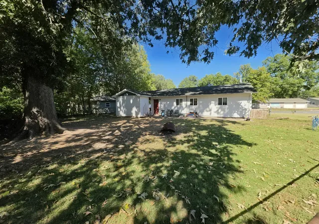 Photo 3 of Single family home for sale at 1932 S 25th Street, Paducah, KY 42003 | MLS# 26028172 | Listing updated on 2026-10-22