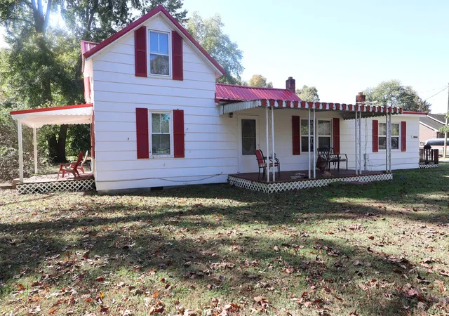 Photo 1 of Single family home for sale at 9466 Spencer Rd, Mount Sterling, KY 40353 | MLS# 26028362 | Listing updated on 2026-10-13