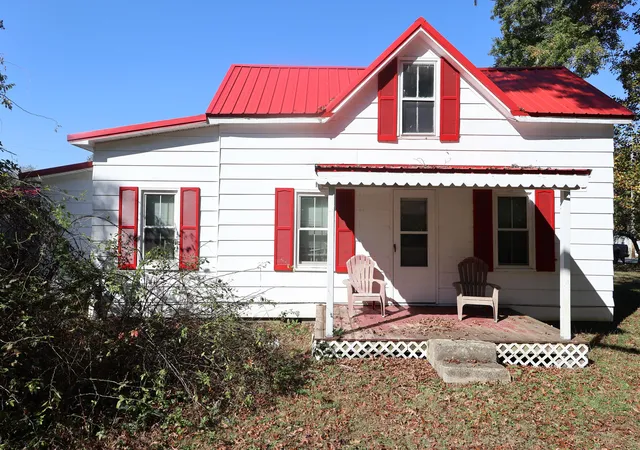 Photo 3 of Single family home for sale at 9466 Spencer Rd, Mount Sterling, KY 40353 | MLS# 26028362 | Listing updated on 2026-10-13