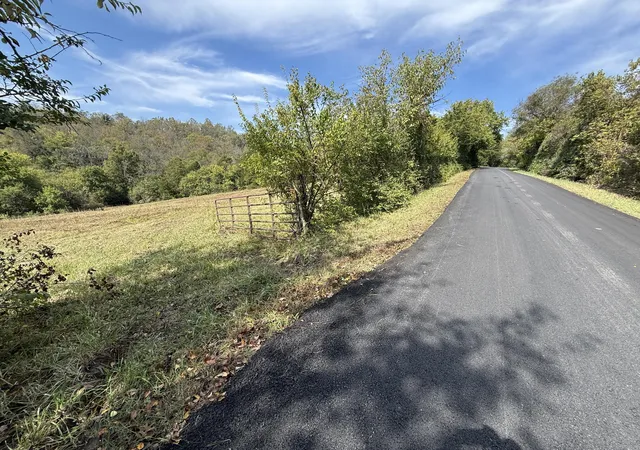 Photo 2 of Sale Pending at 3525 Old Ruckerville Rd, Winchester, KY 40391 | MLS# 26028402 | Listing updated on 2026-10-15