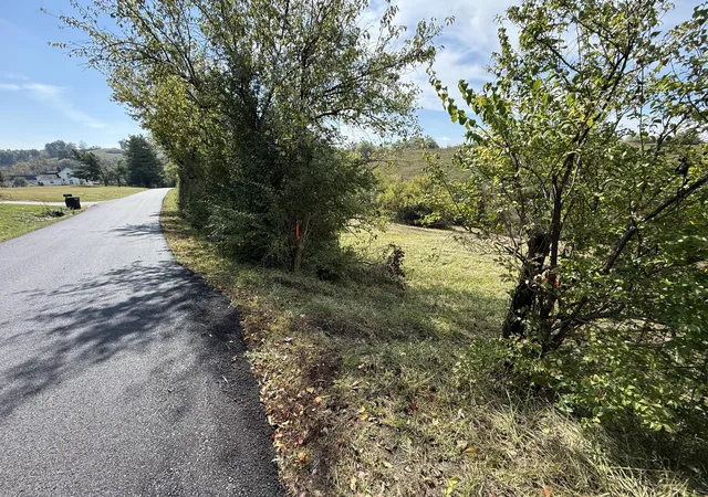 Photo 3 of Sale Pending at 3525 Old Ruckerville Rd, Winchester, KY 40391 | MLS# 26028402 | Listing updated on 2026-10-15