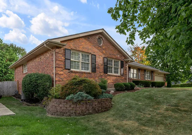 Photo 3 of Single family home for sale at 1508 Green Hills Rd, Lexington, KY 40505 | MLS# 26028240 | Listing updated on 2026-10-13