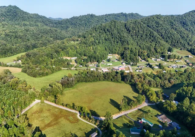 Photo 4 of Multi family home for sale at 30 N Warriors Path, Flat Lick, KY 40935 | MLS# 26028772 | Listing updated on 2026-10-17