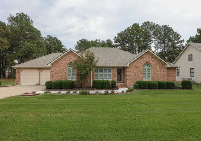 Photo 1 of Sale Pending at 6430 Cold Springs Rd, Paducah, KY 42003 | MLS# 26028784 | Listing updated on 2026-10-23