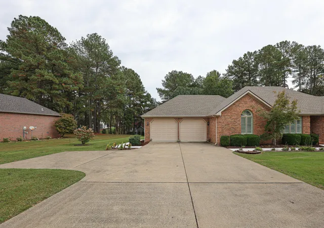 Photo 3 of Sale Pending at 6430 Cold Springs Rd, Paducah, KY 42003 | MLS# 26028784 | Listing updated on 2026-10-23