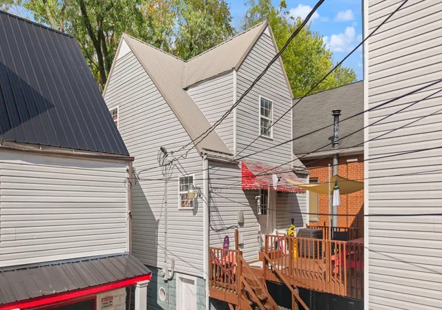 Photo 3 of House for sale at 221 E 4th Street, London, KY 40741 | MLS# 26028525 | Listing updated on 2026-10-15