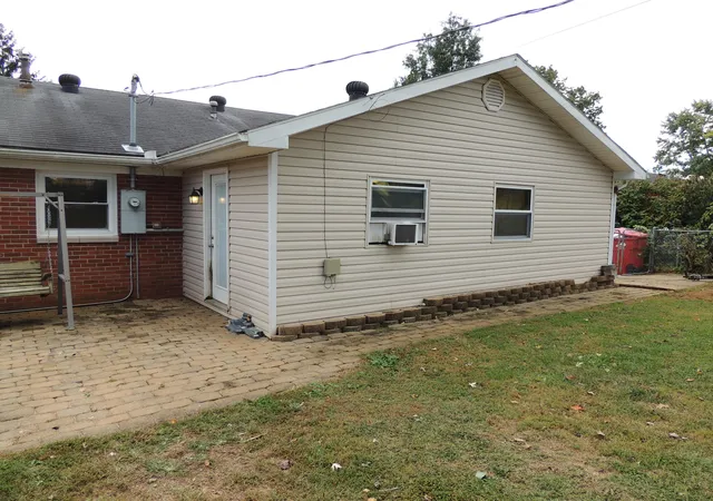 Photo 2 of Single family home for sale at 104 Spruce Dr, Frankfort, KY 40601 | MLS# 26028204 | Listing updated on 2026-10-13