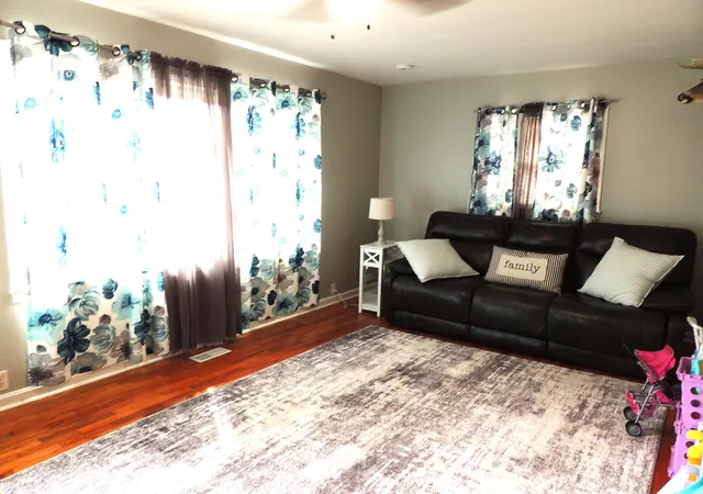 Photo 3 of Single family home for sale at 104 Spruce Dr, Frankfort, KY 40601 | MLS# 26028204 | Listing updated on 2026-10-13