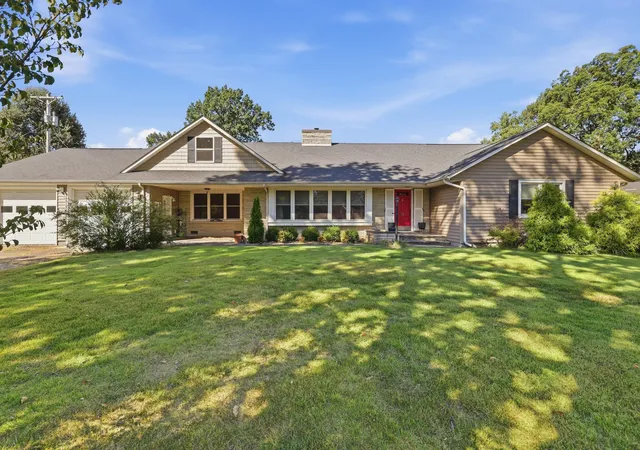 Photo 1 of Single family home for sale at 711 Pryor St, Mayfield, KY 42066 | MLS# 26028216 | Listing updated on 2026-10-13