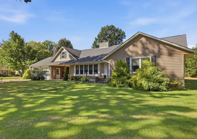 Photo 1 of Single family home for sale at 711 Pryor St, Mayfield, KY 42066 | MLS# 26028216 | Listing updated on 2026-10-13