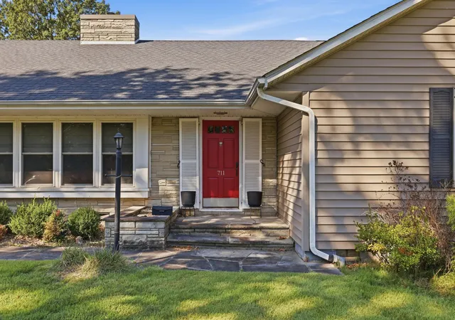 Photo 2 of Single family home for sale at 711 Pryor St, Mayfield, KY 42066 | MLS# 26028216 | Listing updated on 2026-10-13
