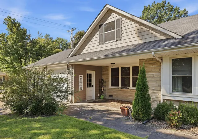Photo 4 of Single family home for sale at 711 Pryor St, Mayfield, KY 42066 | MLS# 26028216 | Listing updated on 2026-10-13