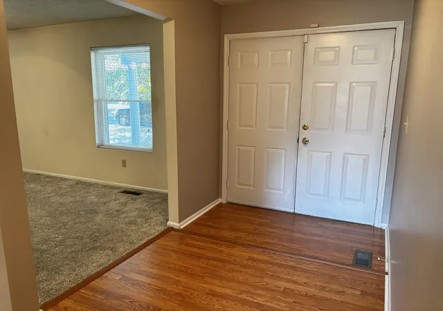 Photo 3 of Sale Pending at 636 Alfa Dr, Frankfort, KY 40601 | MLS# 26028344 | Listing updated on 2026-10-18