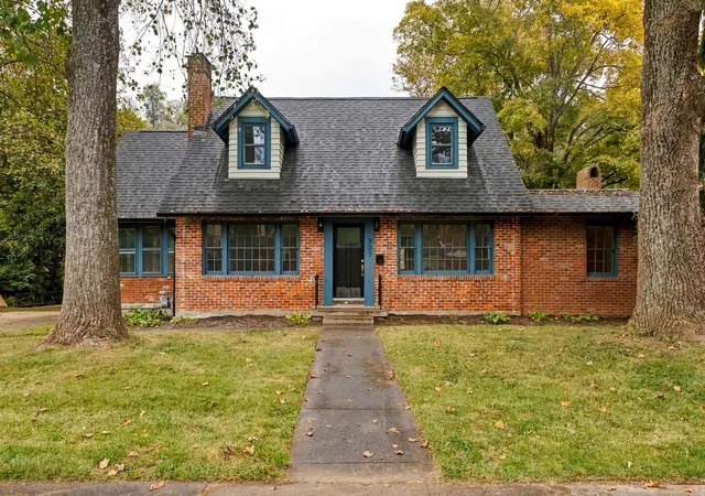 Photo 2 of Single family home for sale at 307 Paul Sawyier Dr, Frankfort, KY 40601 | MLS# 26028971 | Listing updated on 2026-10-20