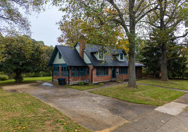 Photo 3 of Single family home for sale at 307 Paul Sawyier Dr, Frankfort, KY 40601 | MLS# 26028971 | Listing updated on 2026-10-20