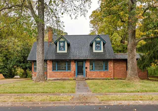 Photo 4 of Single family home for sale at 307 Paul Sawyier Dr, Frankfort, KY 40601 | MLS# 26028971 | Listing updated on 2026-10-20