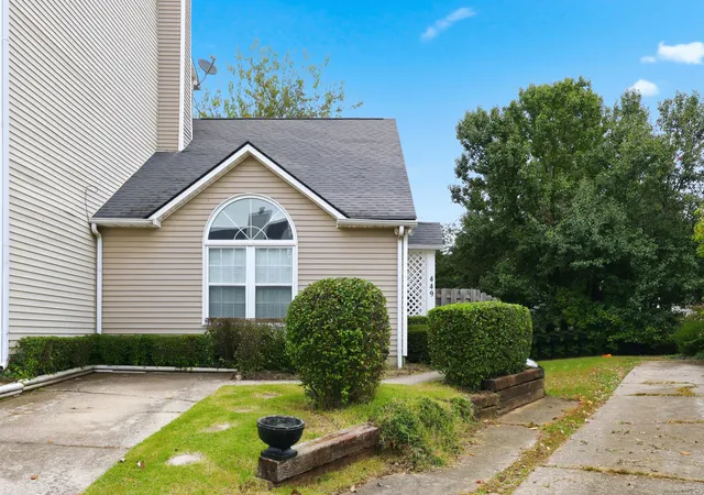 Photo 2 of Townhouse for sale at 449 Windfield Pl, Lexington, KY 40517 | MLS# 26028780 | Listing updated on 2026-10-21